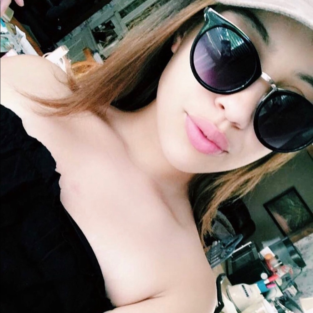 Meet your Posher, Jenessa